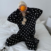 Conjunto de pijama de 2 piezas de lunares cómodos de felpa en blanco y negro